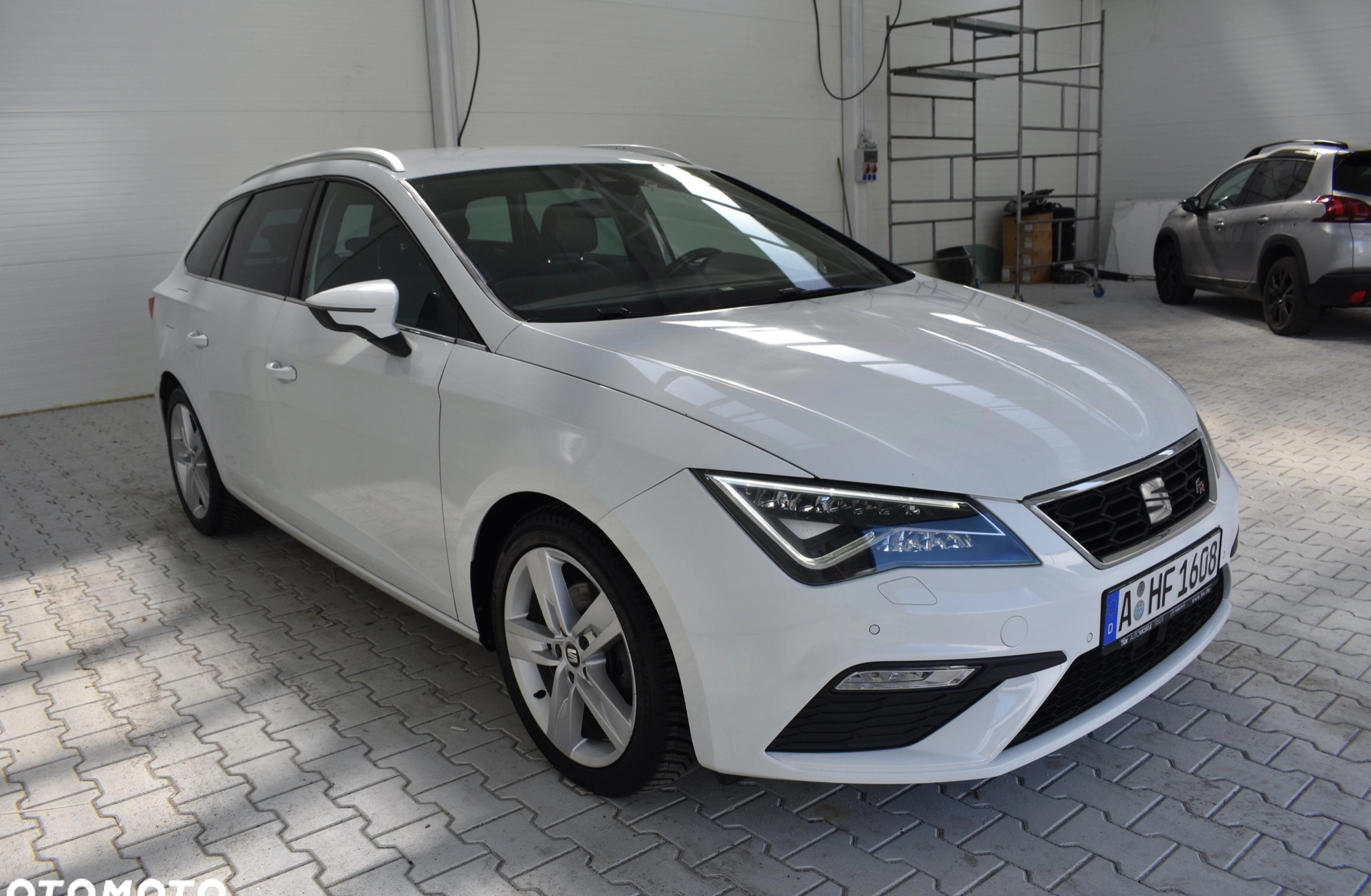 Seat Leon cena 56900 przebieg: 219000, rok produkcji 2018 z Zdzieszowice małe 781